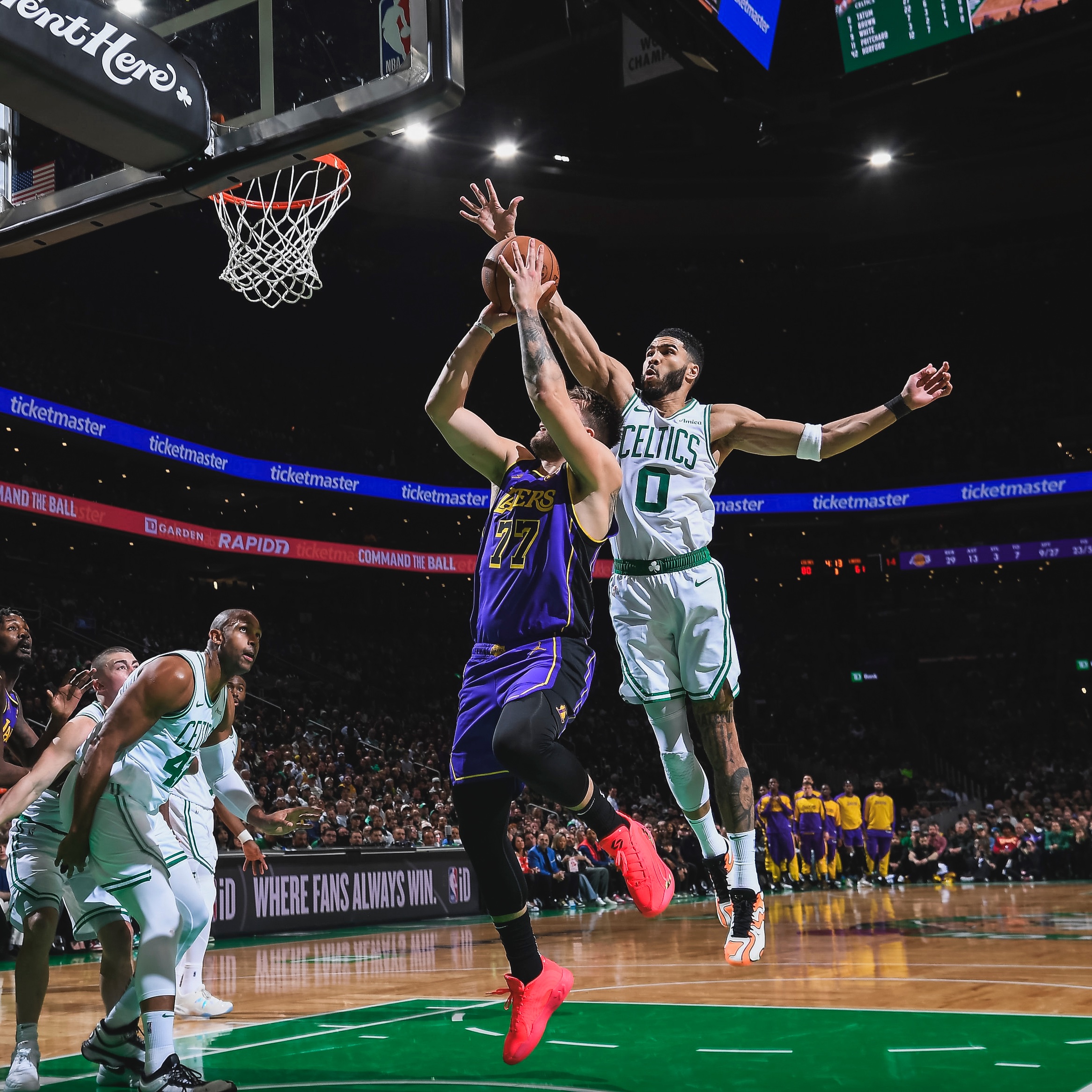 塔图姆连续十场比赛得分超过出色发挥，西班牙队不断突破！