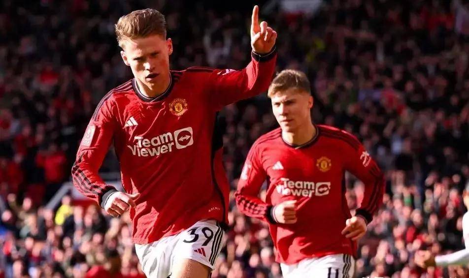 开云体育-曼联巨星伤愈复出即破门，全场球迷沸腾，男人发布.-开云体育